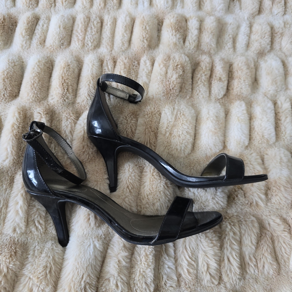 Bandolino Glossy Black Heels